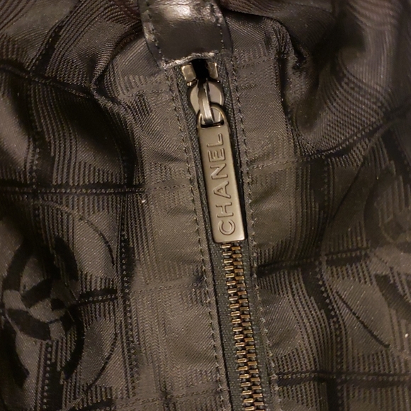 Chanel tote - Picture 7 of 17